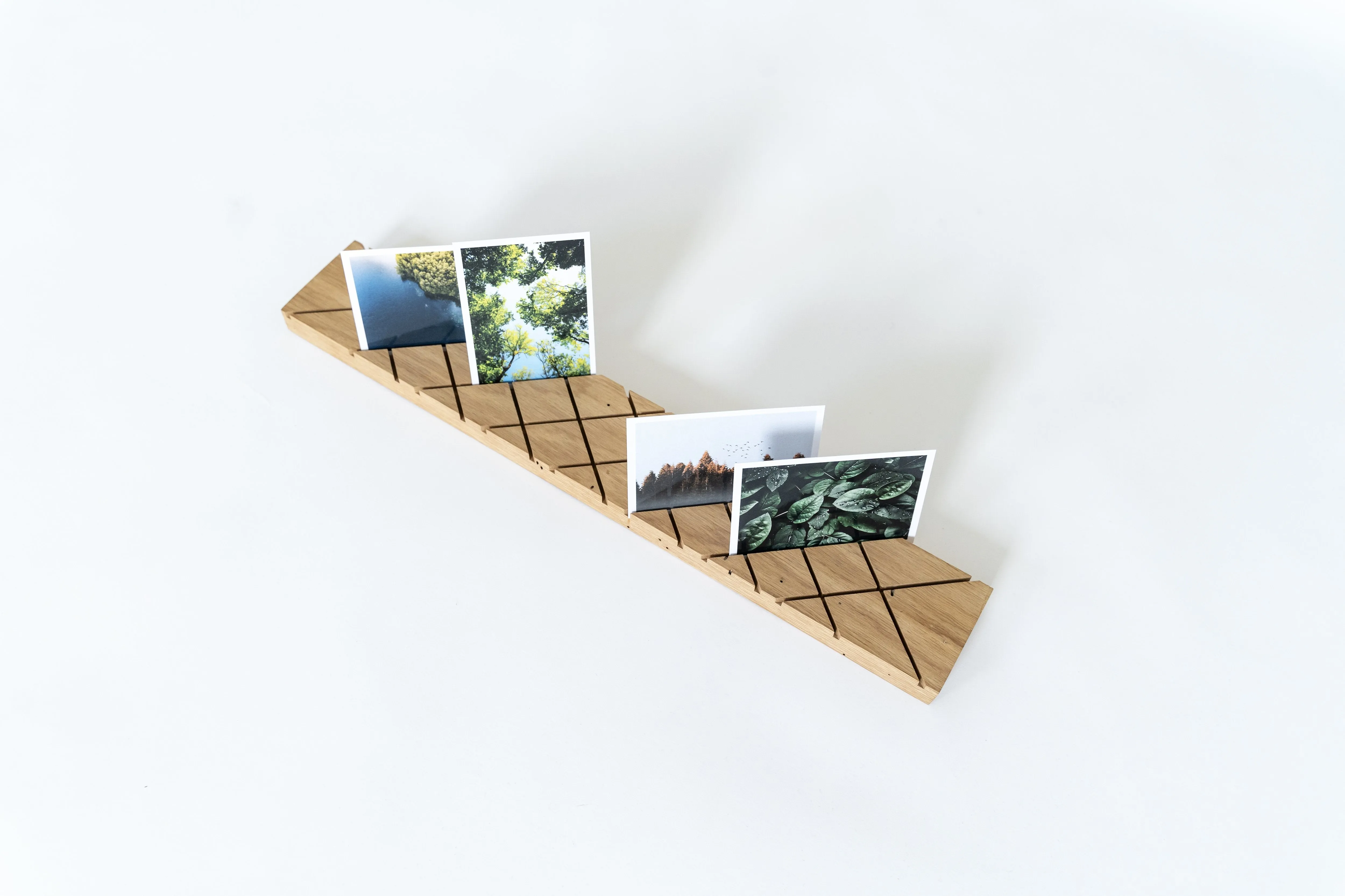 Atminta Oak Photo Stand