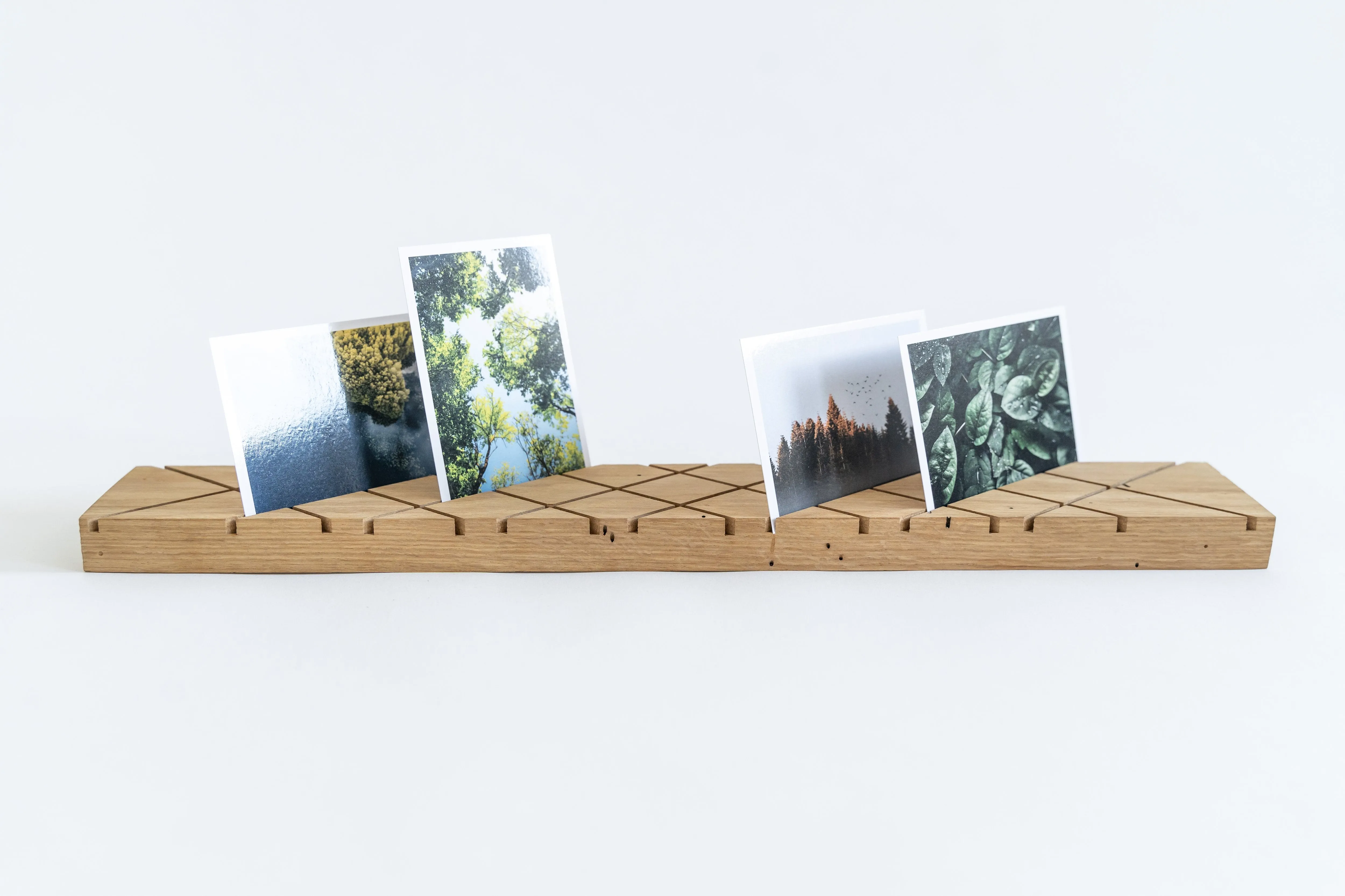 Atminta Oak Photo Stand