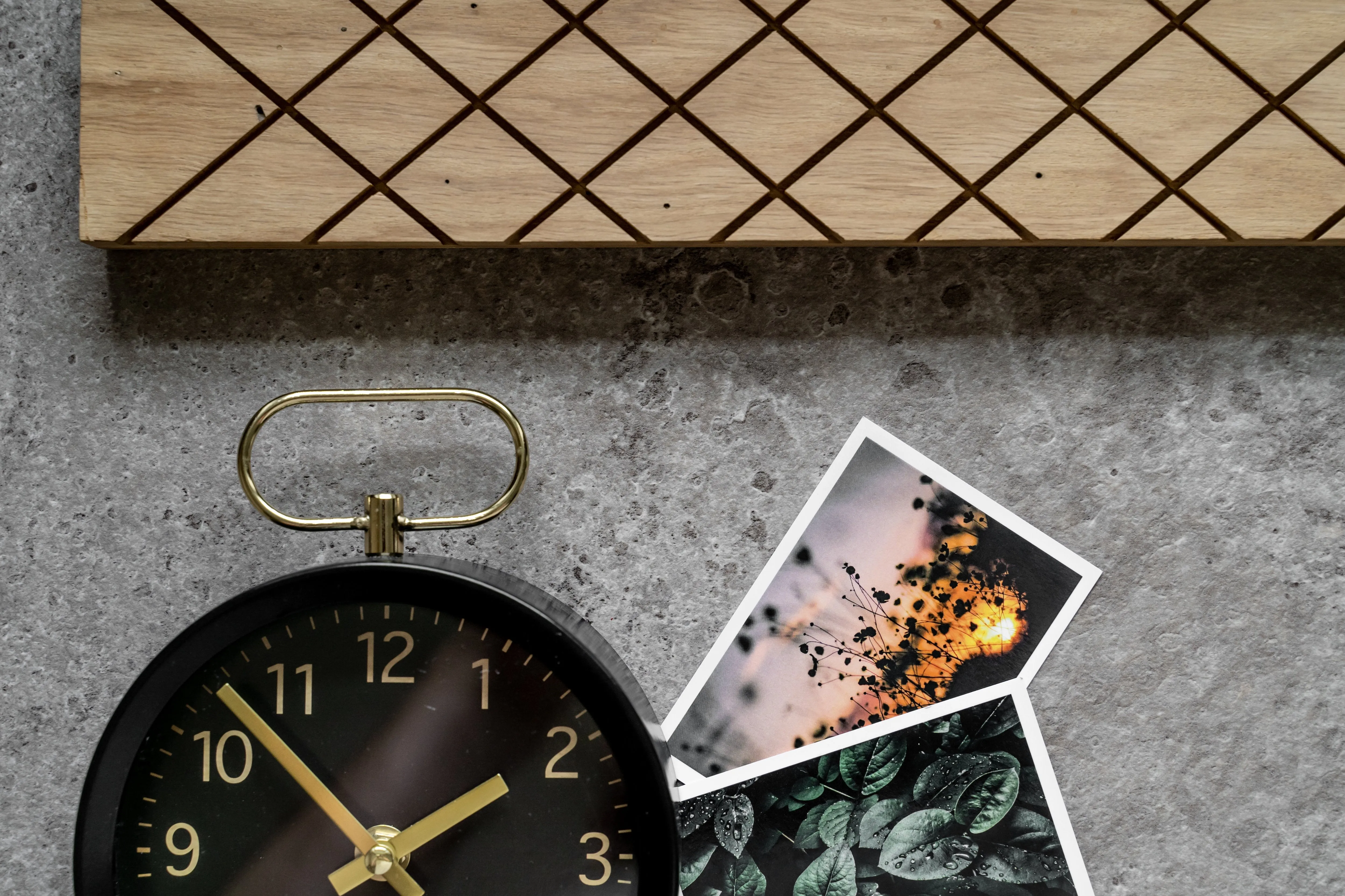 Atminta Oak Photo Stand