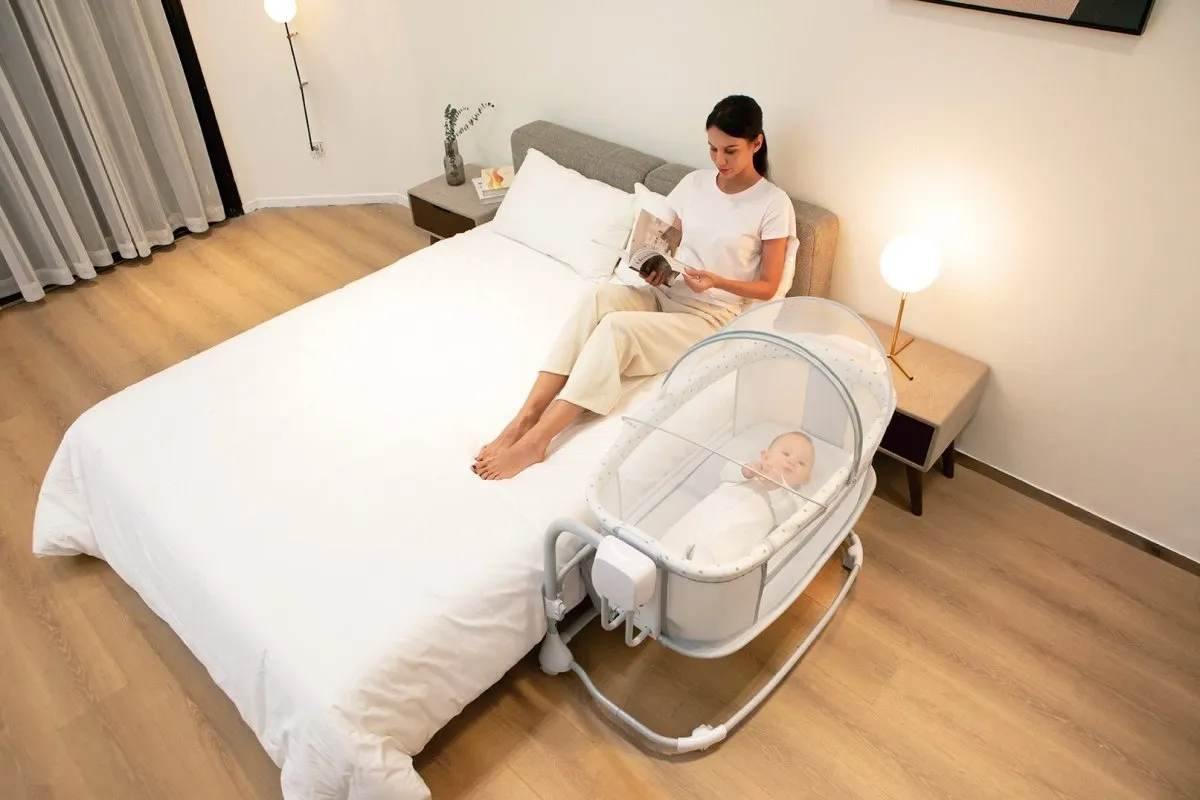 MASTELA Bassinet Deluxe 3in 1 Swing & Bassinet Dots