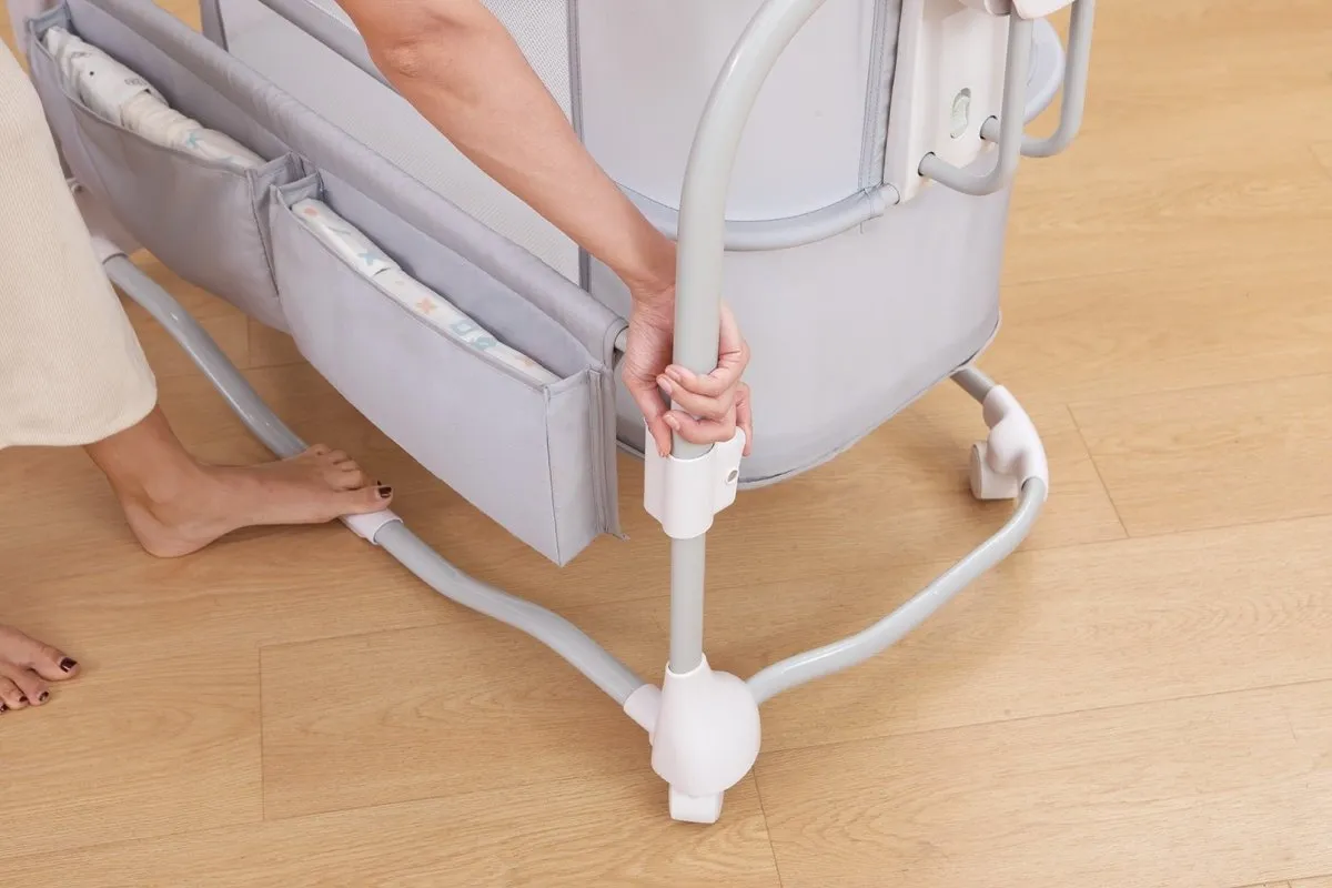 MASTELA Bassinet Deluxe 3in 1 Swing & Bassinet Dots
