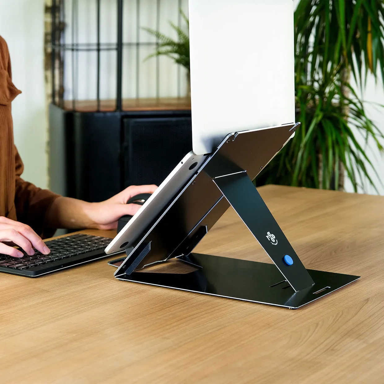 R-Go Riser Duo Tablet and Laptop stand