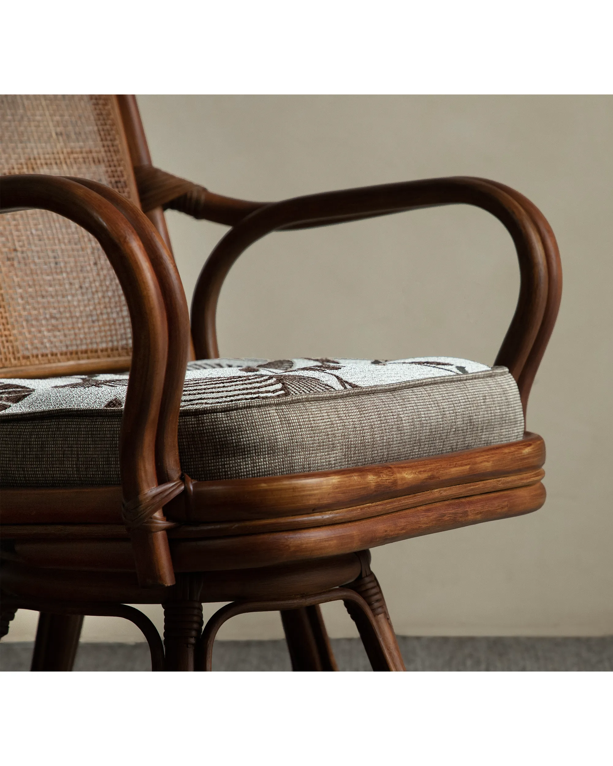 Ray Mini Rattan Swivel Chair