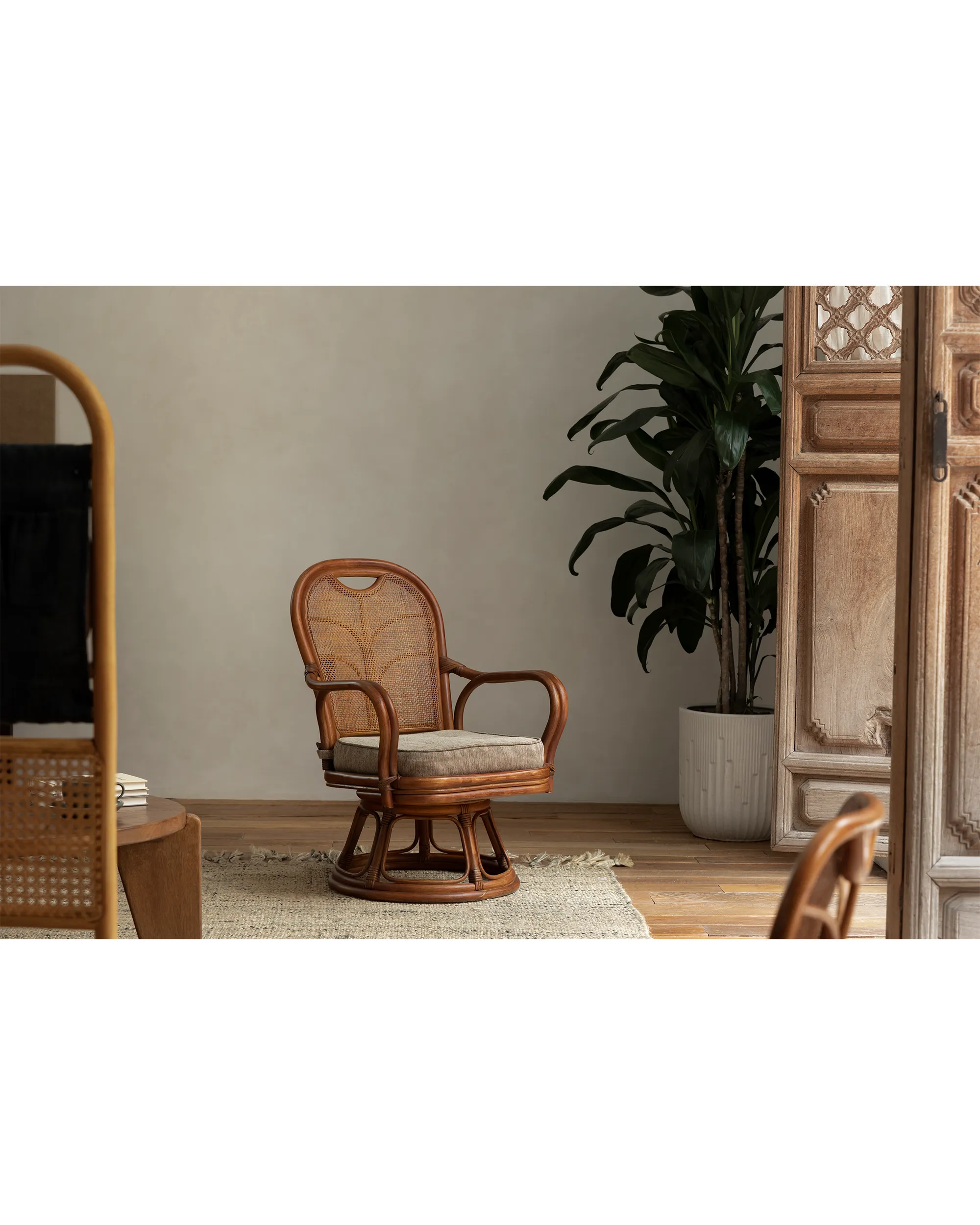 Ray Mini Rattan Swivel Chair