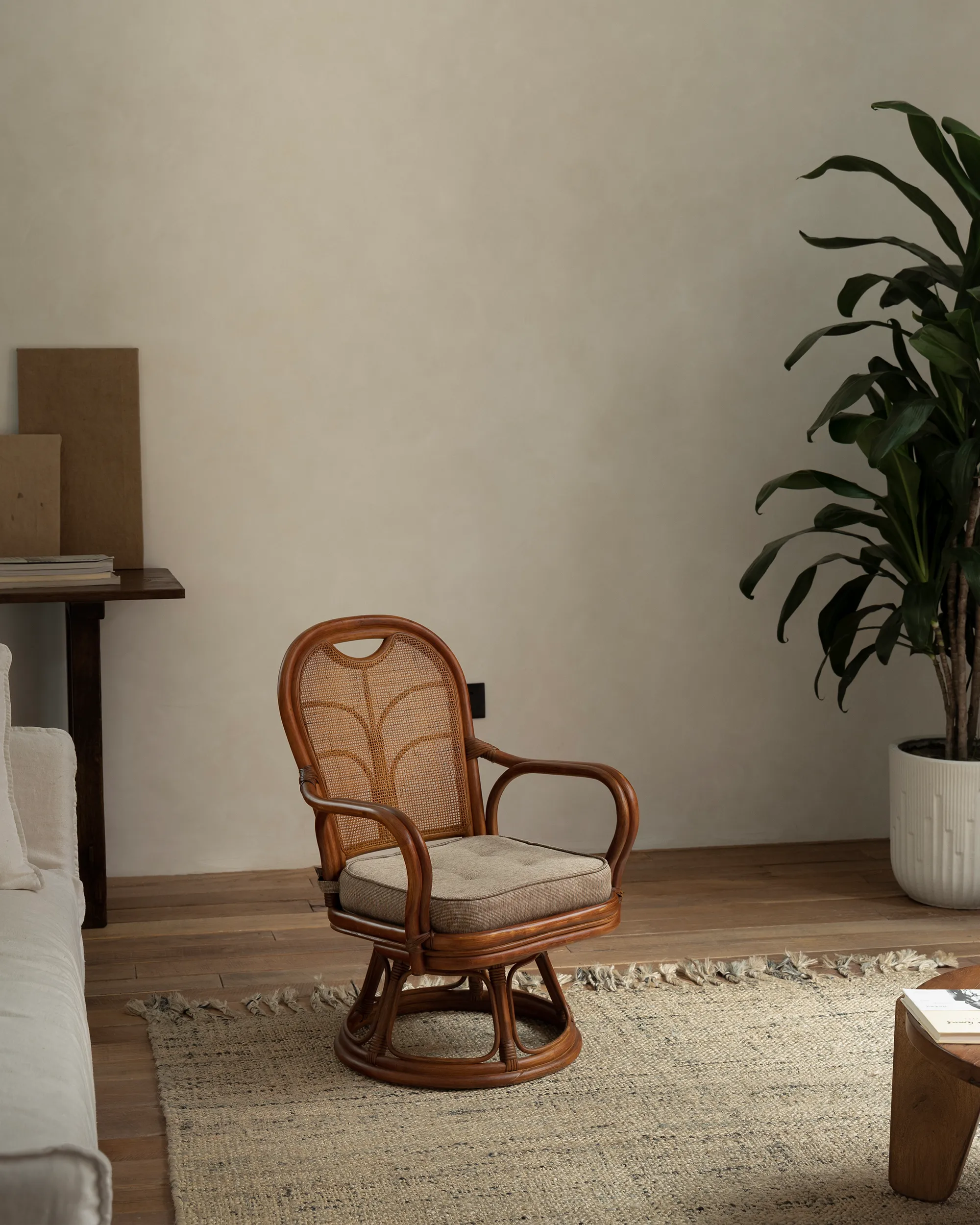 Ray Mini Rattan Swivel Chair