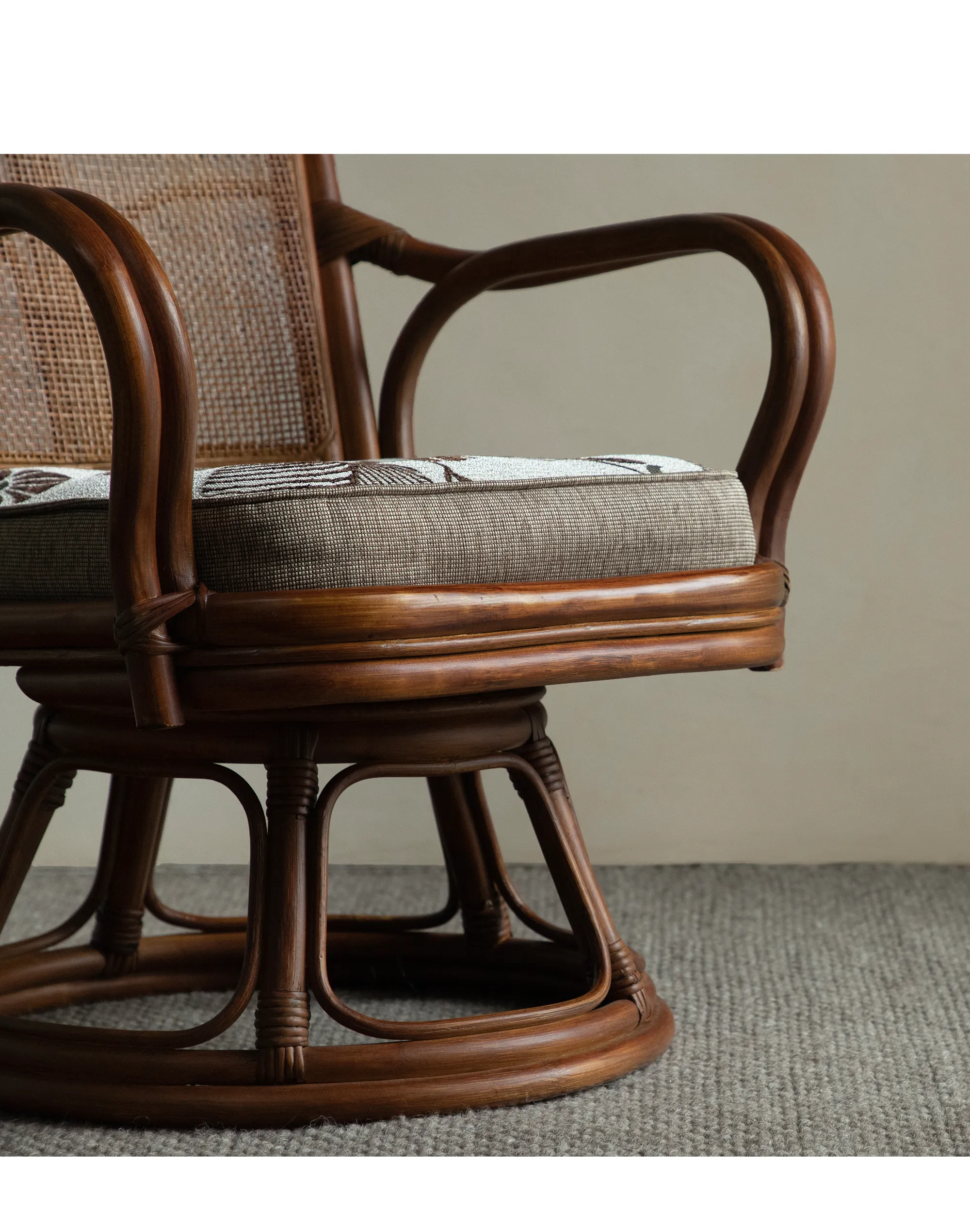 Ray Mini Rattan Swivel Chair