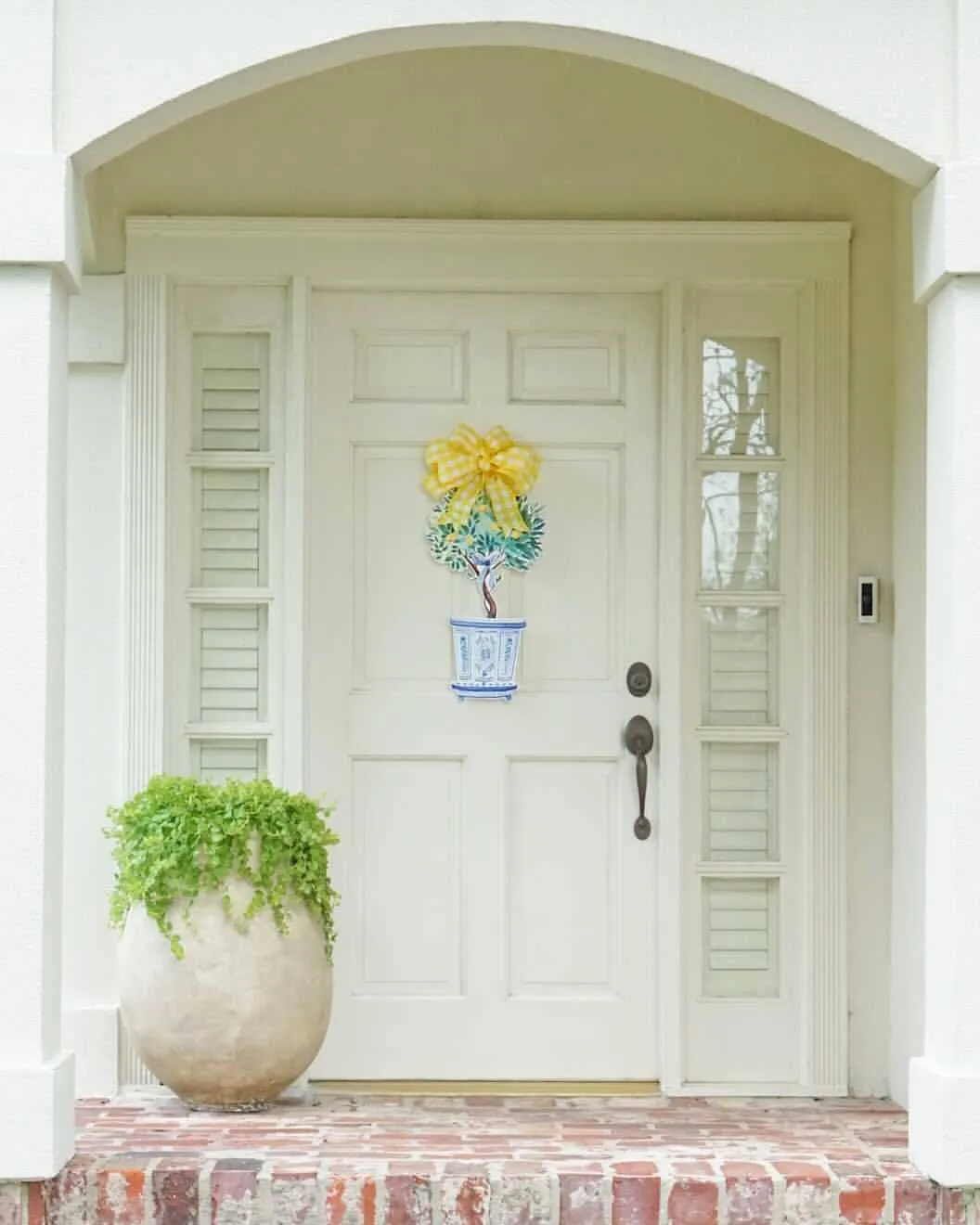 rebecca chinoiserie boxwood planter with lemons door hanger